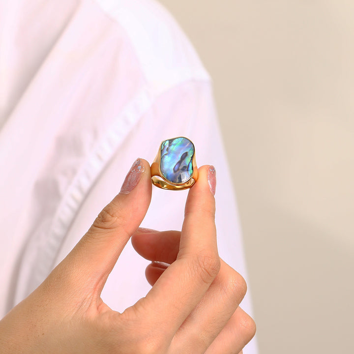 Anillo de acero de titanio de 18 quilates con color irregular natural de Olivenorma