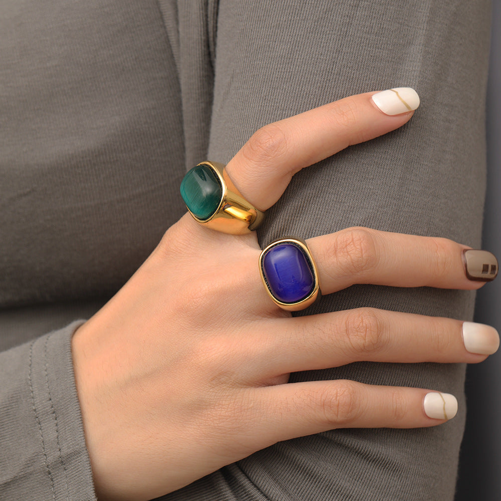 Anillo de acero y titanio con piedra de ojo de gato ovalada y turquesa de Olivenorma