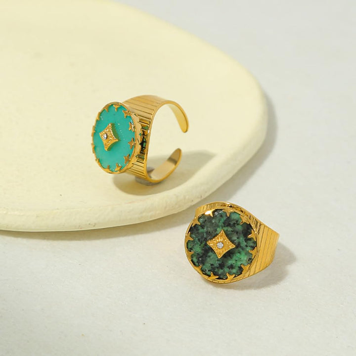 Anillo ajustable abierto con garra de aventurina verde y turquesa africana de Olivenorma