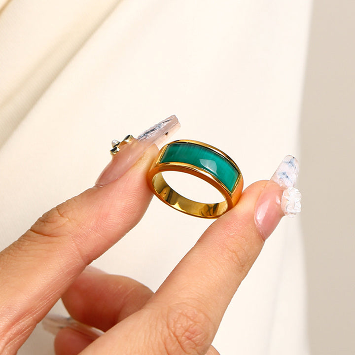 Anillo con piedra de ojo de gato verde de Olivenorma