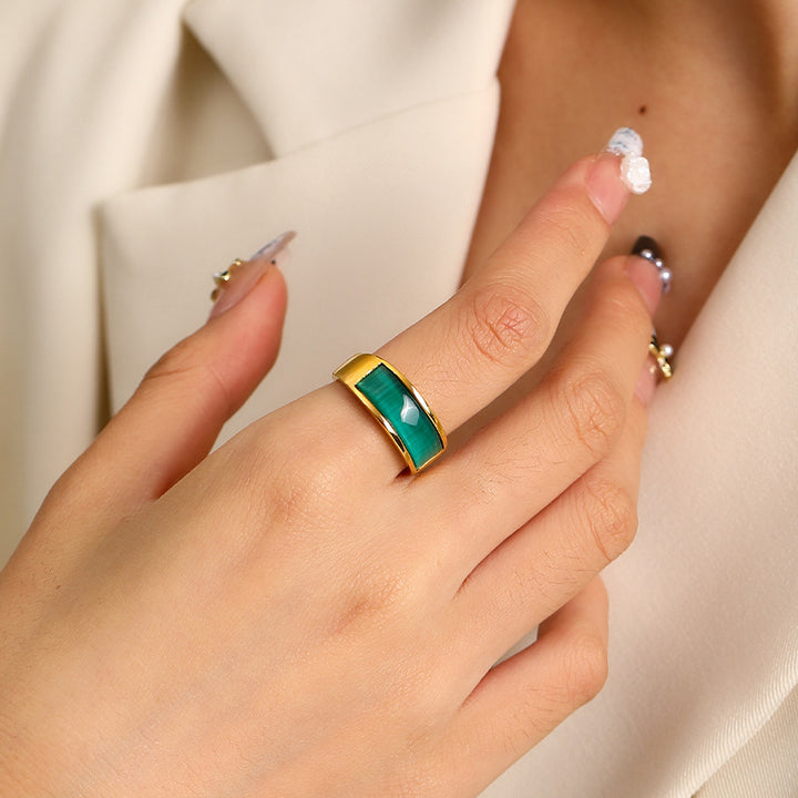 Anillo con piedra de ojo de gato verde de Olivenorma