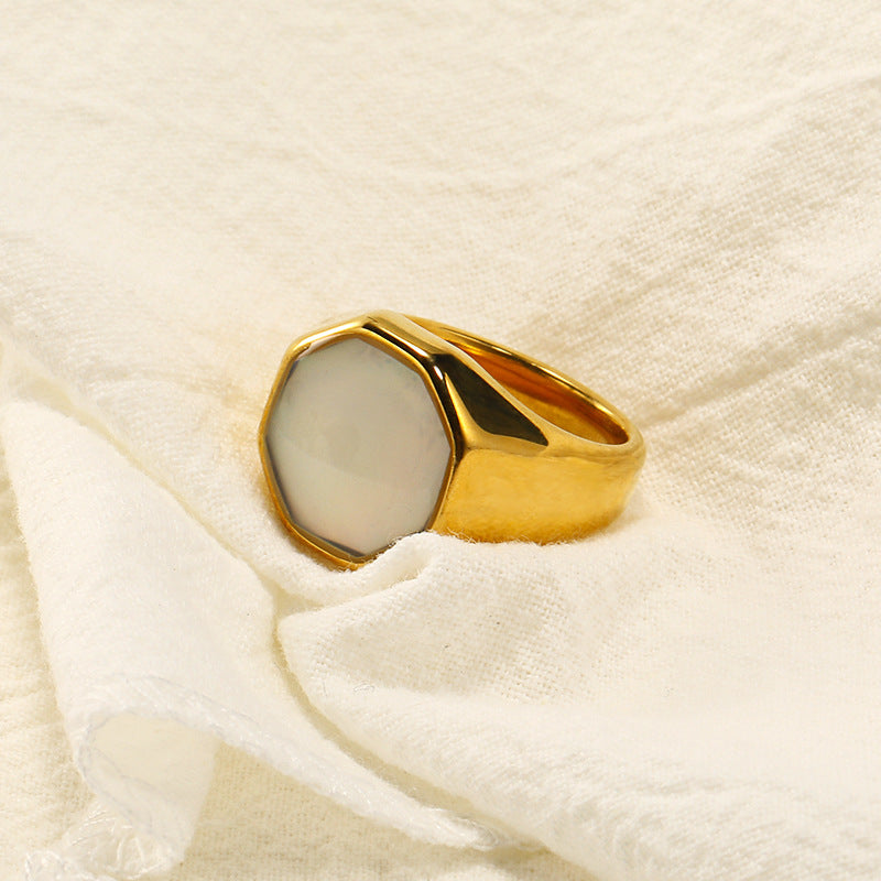 Anillo de concha de abulón y nácar con geometría de Olivenorma