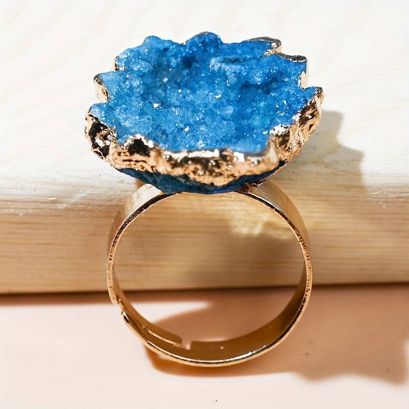 Anillo con forma de flor de sol en rodajas de cristal irregular natural de Olivenorma