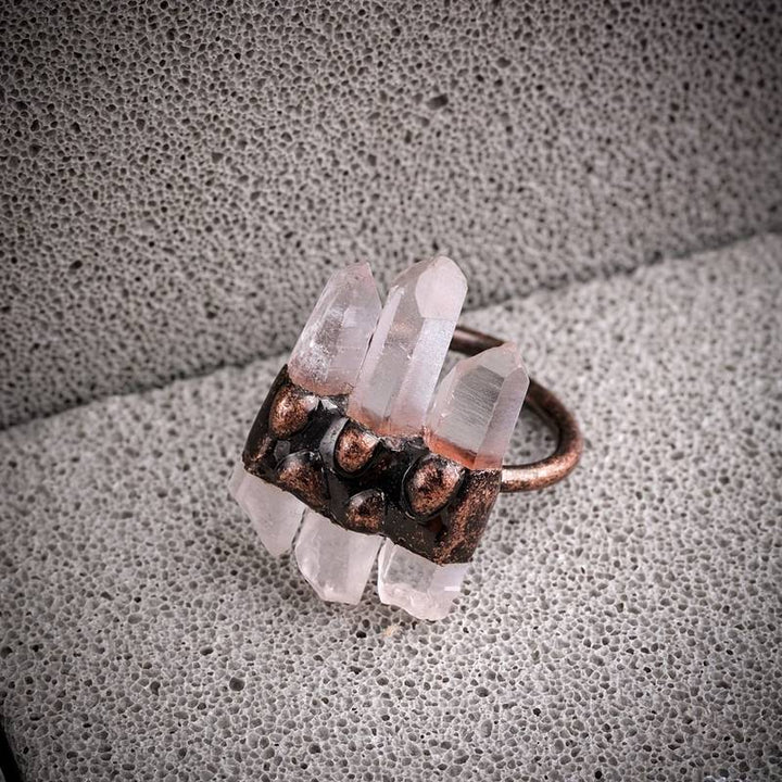 Anillo ajustable de cuarzo transparente natural de Olivenorma