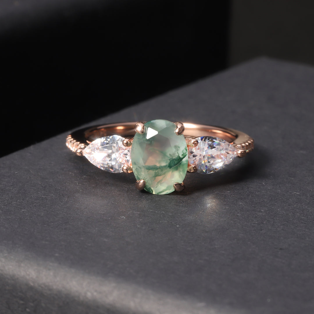 Anillo bilateral de ágata musgosa de Olivenorma con circonita blanca