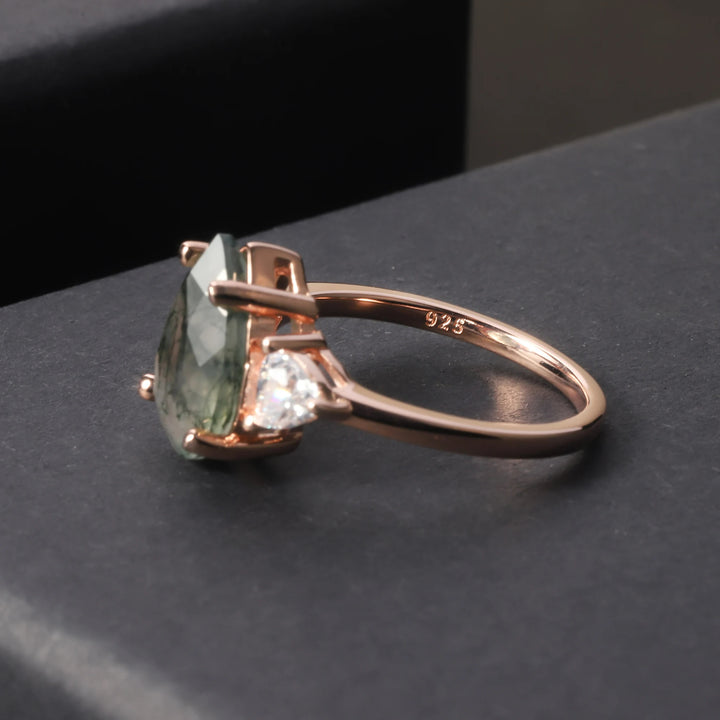 Anillo de compromiso nupcial con forma de lágrima de ágata musgosa de Olivenorma