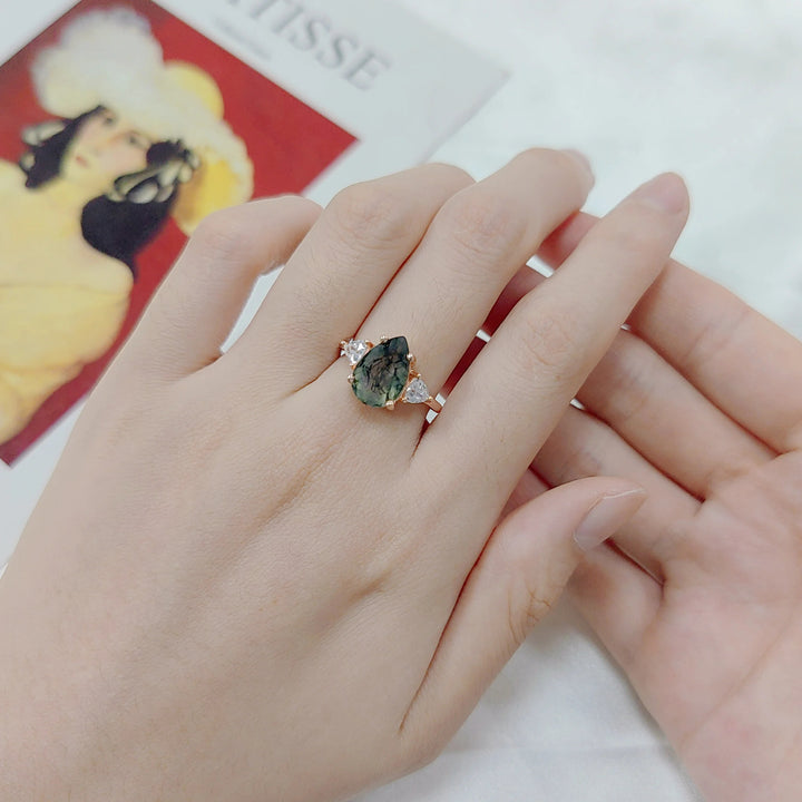 Anillo de compromiso nupcial con forma de lágrima de ágata musgosa de Olivenorma