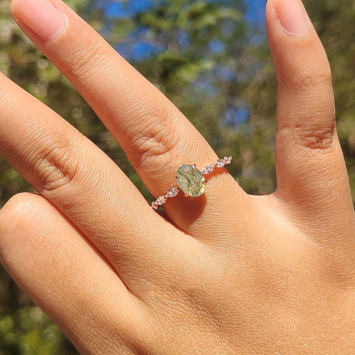 Anillo de mujer con solitario de ágata musgosa ovalada de Olivenorma