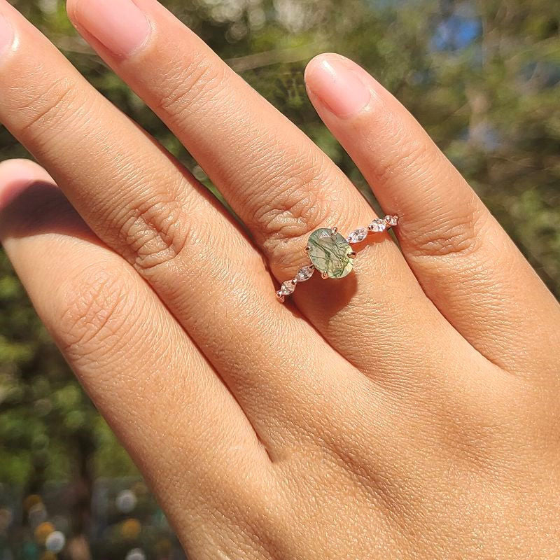 Anillo de mujer con solitario de ágata musgosa ovalada de Olivenorma