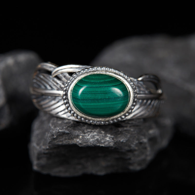 Anillo ajustable abierto con pluma grabada en piedra natural de Olivenorma