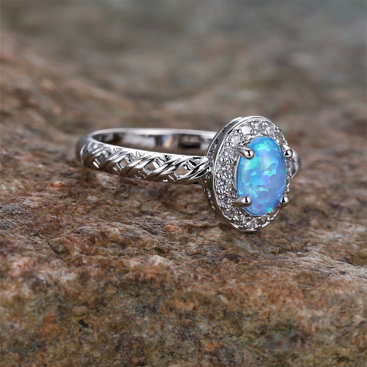 Anillo con diseño de cuerda trenzada con borde de ópalo ovalado de Olivenorma