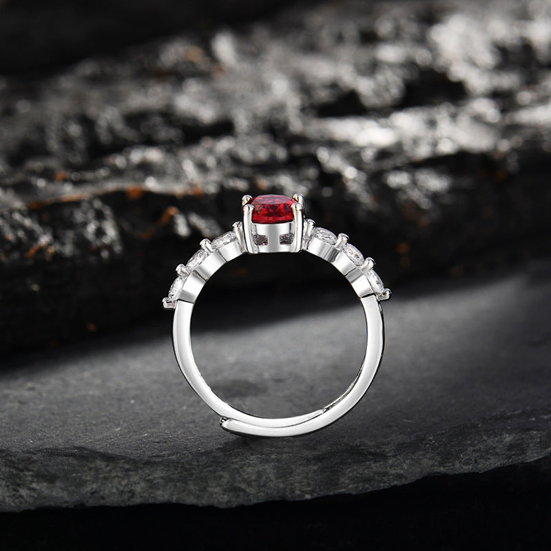 Anillo ajustable de cuarzo rubí y circonita ovalada de Olivenorma
