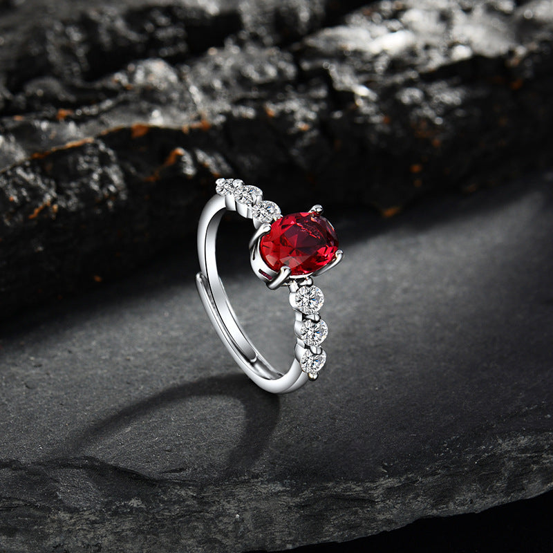 Anillo ajustable de cuarzo rubí y circonita ovalada de Olivenorma