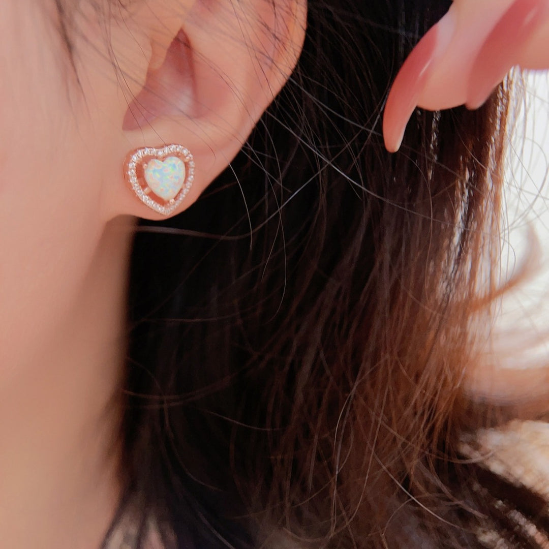 Pendientes de circonita blanca con ópalo en forma de corazón de Olivenorma