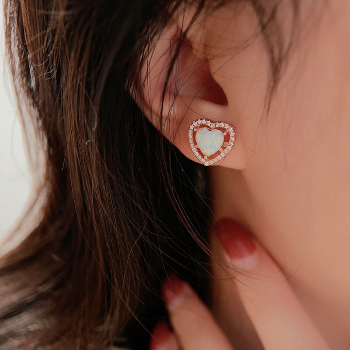 Pendientes de circonita blanca con ópalo en forma de corazón de Olivenorma