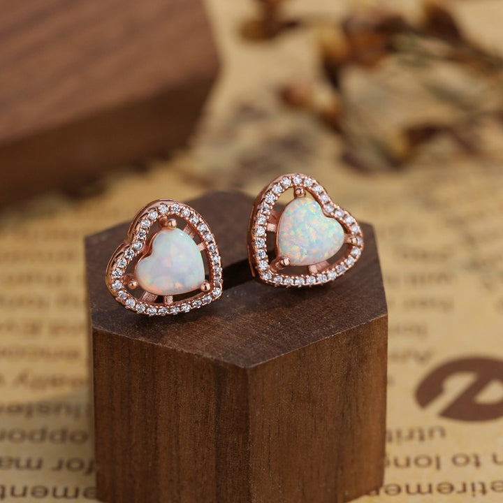 Pendientes de circonita blanca con ópalo en forma de corazón de Olivenorma