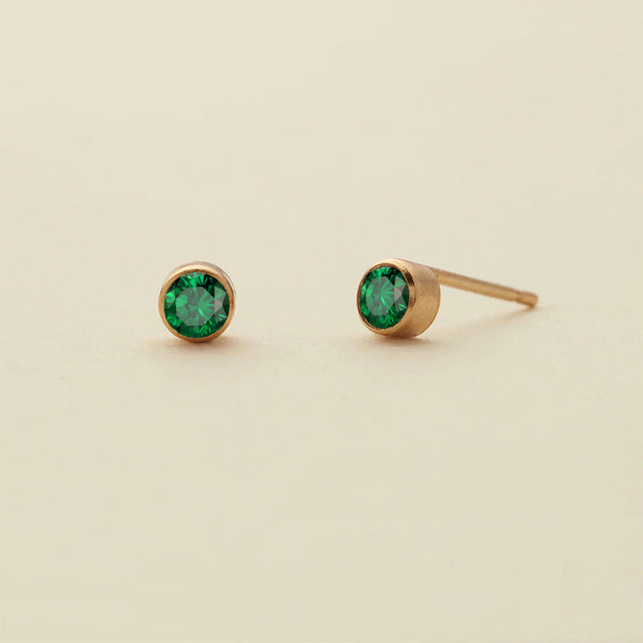Pendientes sencillos de circonita con piedra natal de Olivenorma 