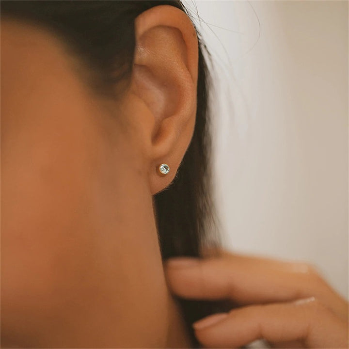 Pendientes sencillos de circonita con piedra natal de Olivenorma 
