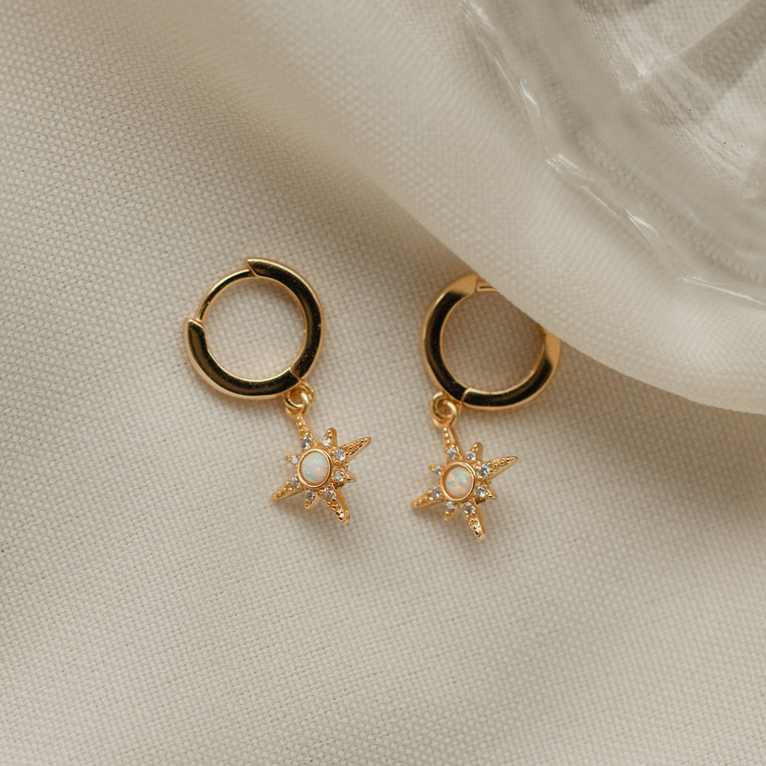 Pendientes de estrella de ocho puntas con circonitas blancas y ópalo de Olivenorma