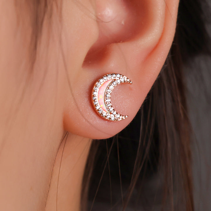 Pendientes con forma de luna de circonita y ópalo azul de Olivenorma