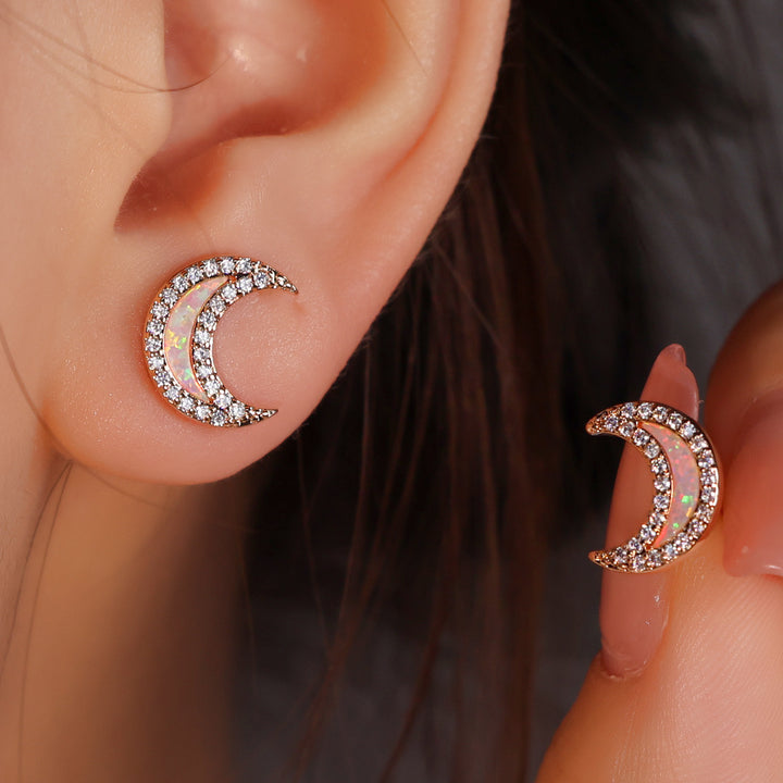 Pendientes con forma de luna de circonita y ópalo azul de Olivenorma