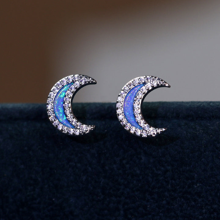 Pendientes con forma de luna de circonita y ópalo azul de Olivenorma
