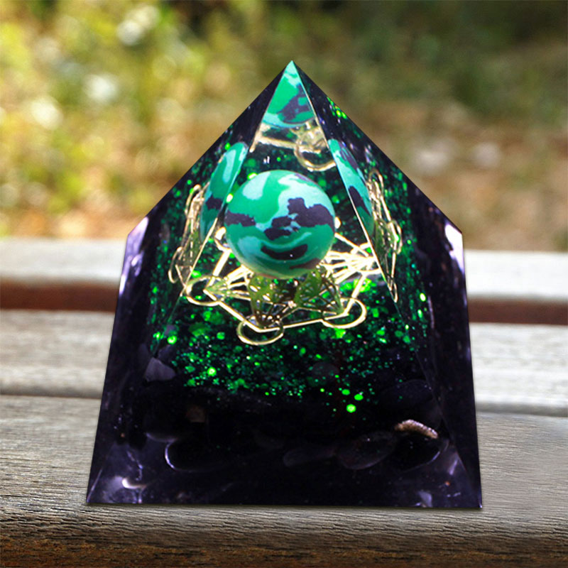 Pirámide de orgón de obsidiana y malaquita de Olivenorma
