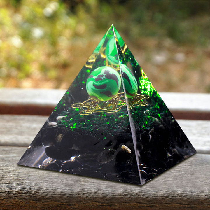 Pirámide de orgón de obsidiana y malaquita de Olivenorma