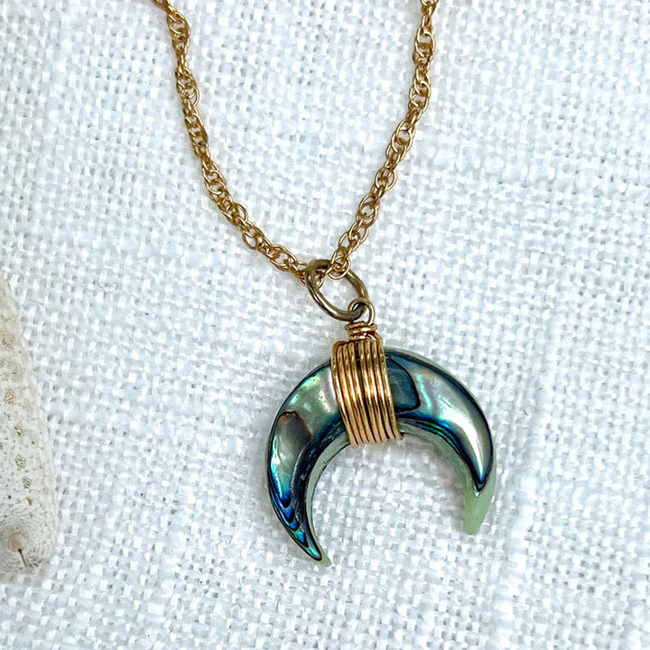 Collar de luna creciente con piedras preciosas de Olivenorma