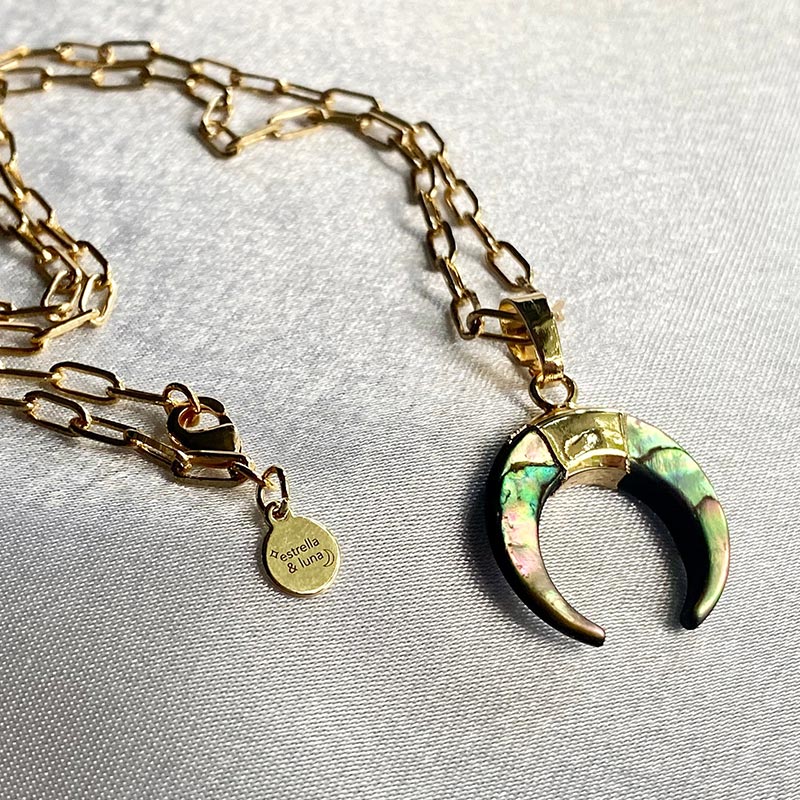 Collar de luna creciente con piedras preciosas de Olivenorma