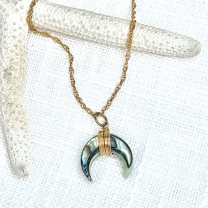 Collar de luna creciente con piedras preciosas de Olivenorma
