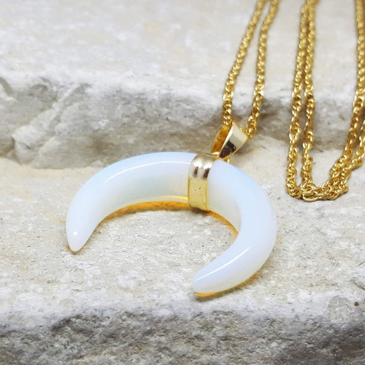 Collar de luna creciente con piedras preciosas de Olivenorma