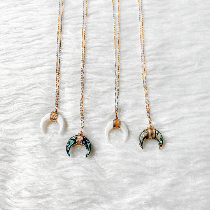 Collar de luna creciente con piedras preciosas de Olivenorma