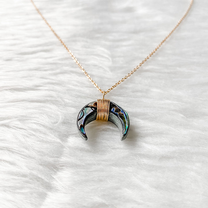 Collar de luna creciente con piedras preciosas de Olivenorma
