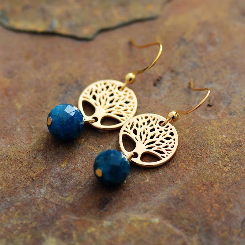 Pendientes de acero y titanio con árbol de la vida y apatita azul de Olivenorma
