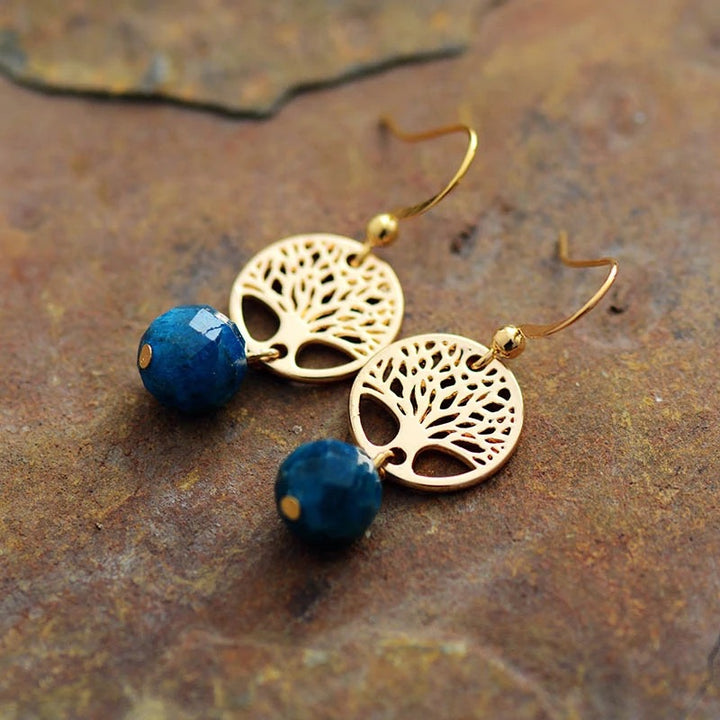 Pendientes de acero y titanio con árbol de la vida y apatita azul de Olivenorma