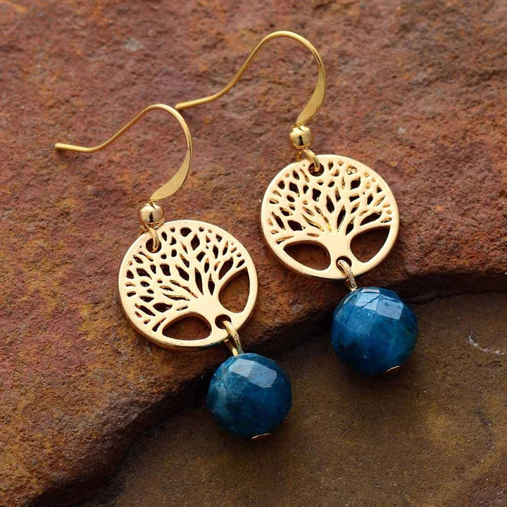 Pendientes de acero y titanio con árbol de la vida y apatita azul de Olivenorma