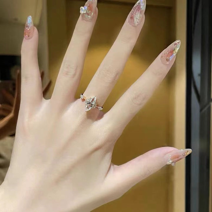 Anillo de compromiso con diamantes simulados y circonita blanca de Olivenorma