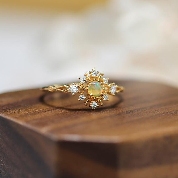 Anillo de lujo ligero con circonita blanca y ópalo incrustado de Olivenorma