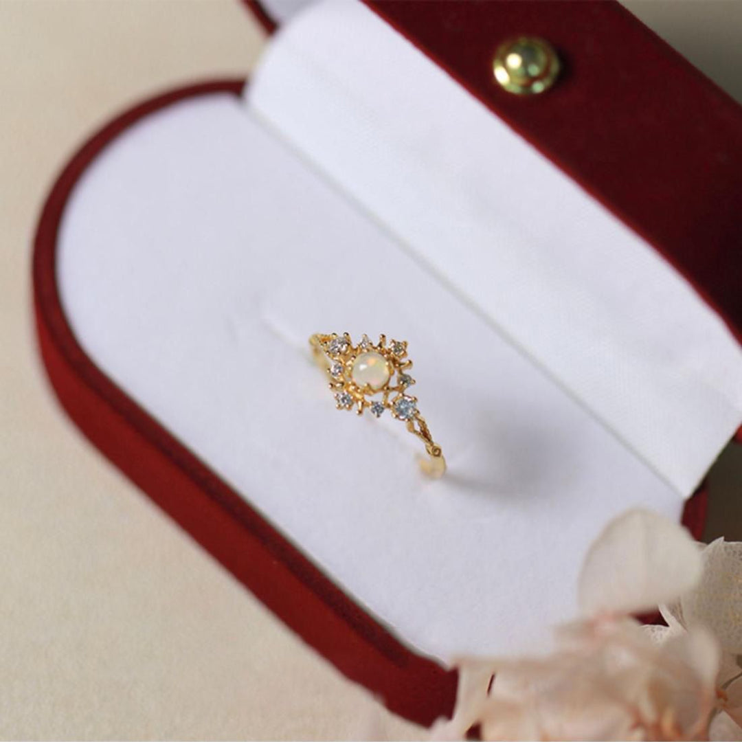 Anillo de lujo ligero con circonita blanca y ópalo incrustado de Olivenorma