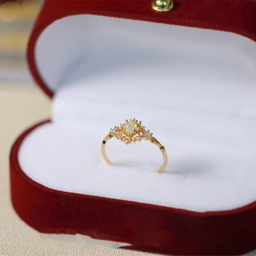 Anillo de lujo ligero con circonita blanca y ópalo incrustado de Olivenorma