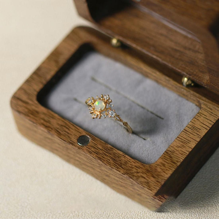 Anillo de lujo ligero con circonita blanca y ópalo incrustado de Olivenorma