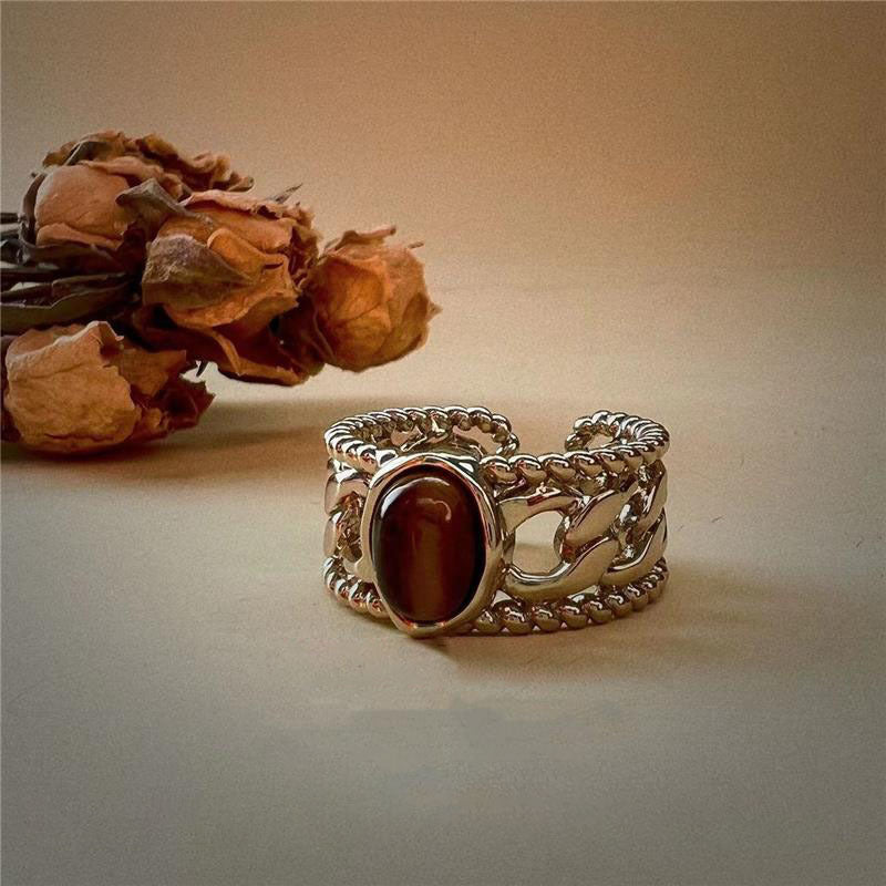 Anillo ajustable de cobre bañado en plata con ojo de tigre de Olivenorma