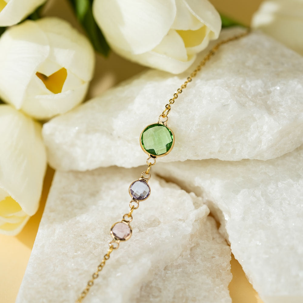 Collar con colgante de cuentas de circonita con piedra de nacimiento opcional de Olivenorma