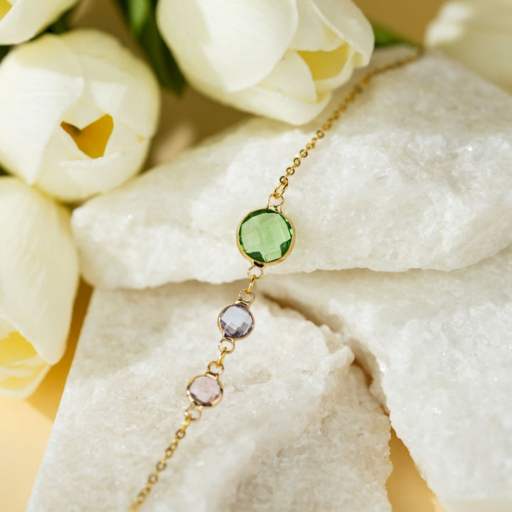 Collar con colgante de cuentas de circonita con piedra de nacimiento opcional de Olivenorma