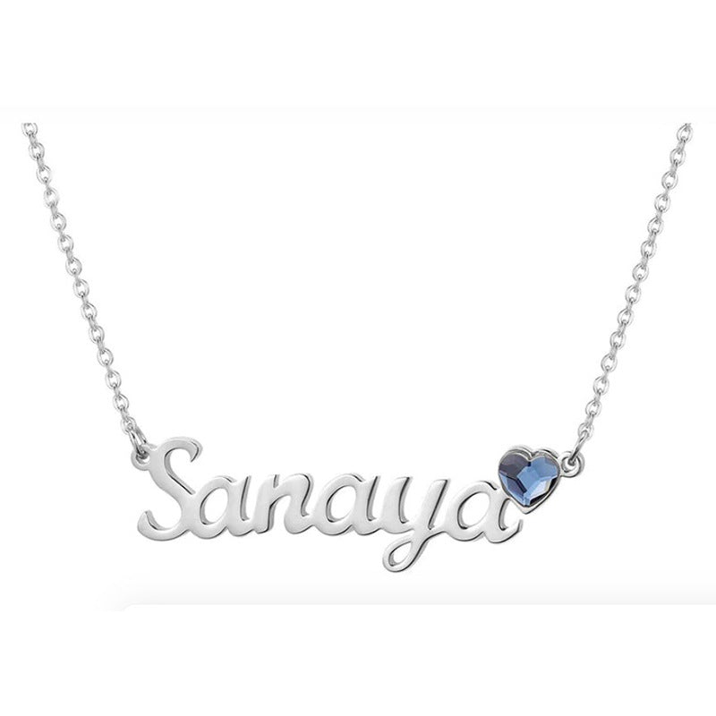 Collar personalizado con grabados de varios nombres y piedra natal de Olivenorma