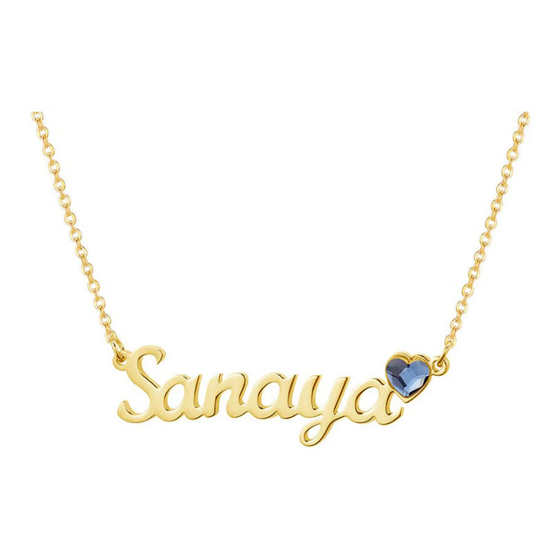 Collar personalizado con grabados de varios nombres y piedra natal de Olivenorma