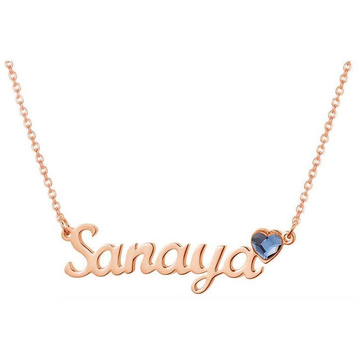 Collar personalizado con grabados de varios nombres y piedra natal de Olivenorma