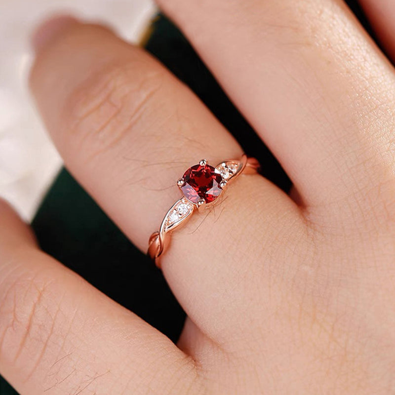Anillo de granate de cuatro garras de Olivenorma Tianti Vine 