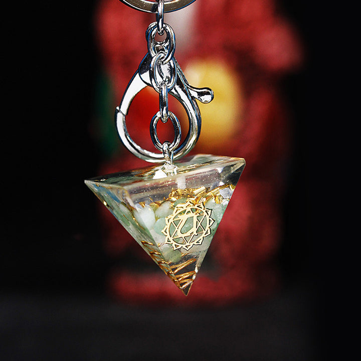 Llavero con colgante de energía piramidal de orgón curativo de chakras de Olivenorma